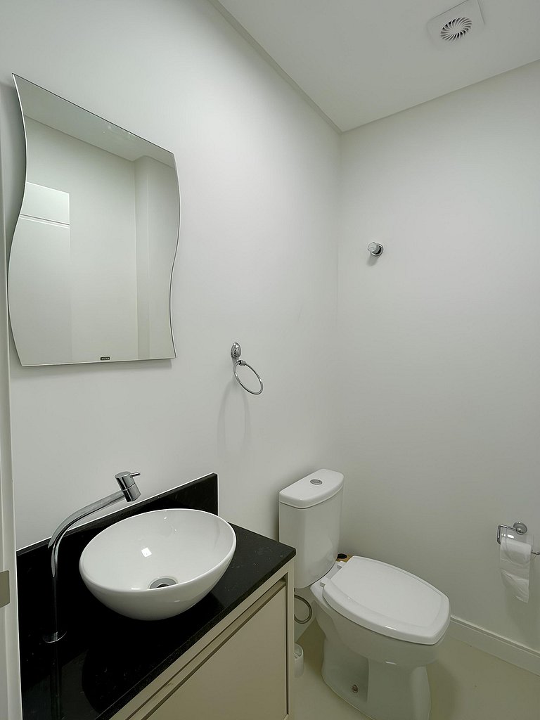 #CD1903 - Apartamento completo em Meia Praia com varanda gou