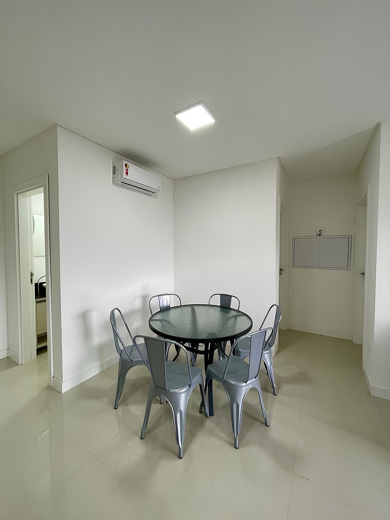#CD1903 - Apartamento completo em Meia Praia com varanda gou