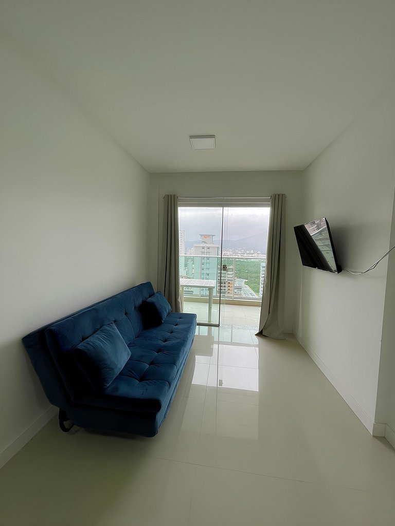 #CD1903 - Apartamento completo em Meia Praia com varanda gou