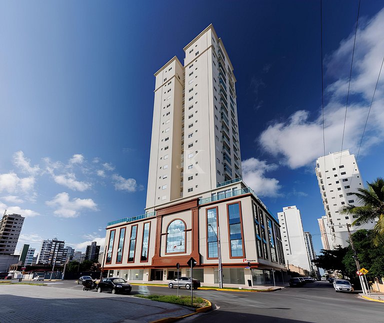 #CD1903 - Apartamento completo em Meia Praia com varanda gou